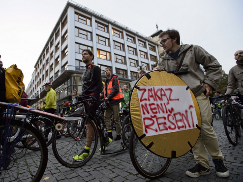 Biking Banned In Selected Pedestrian Zones Prague Morning