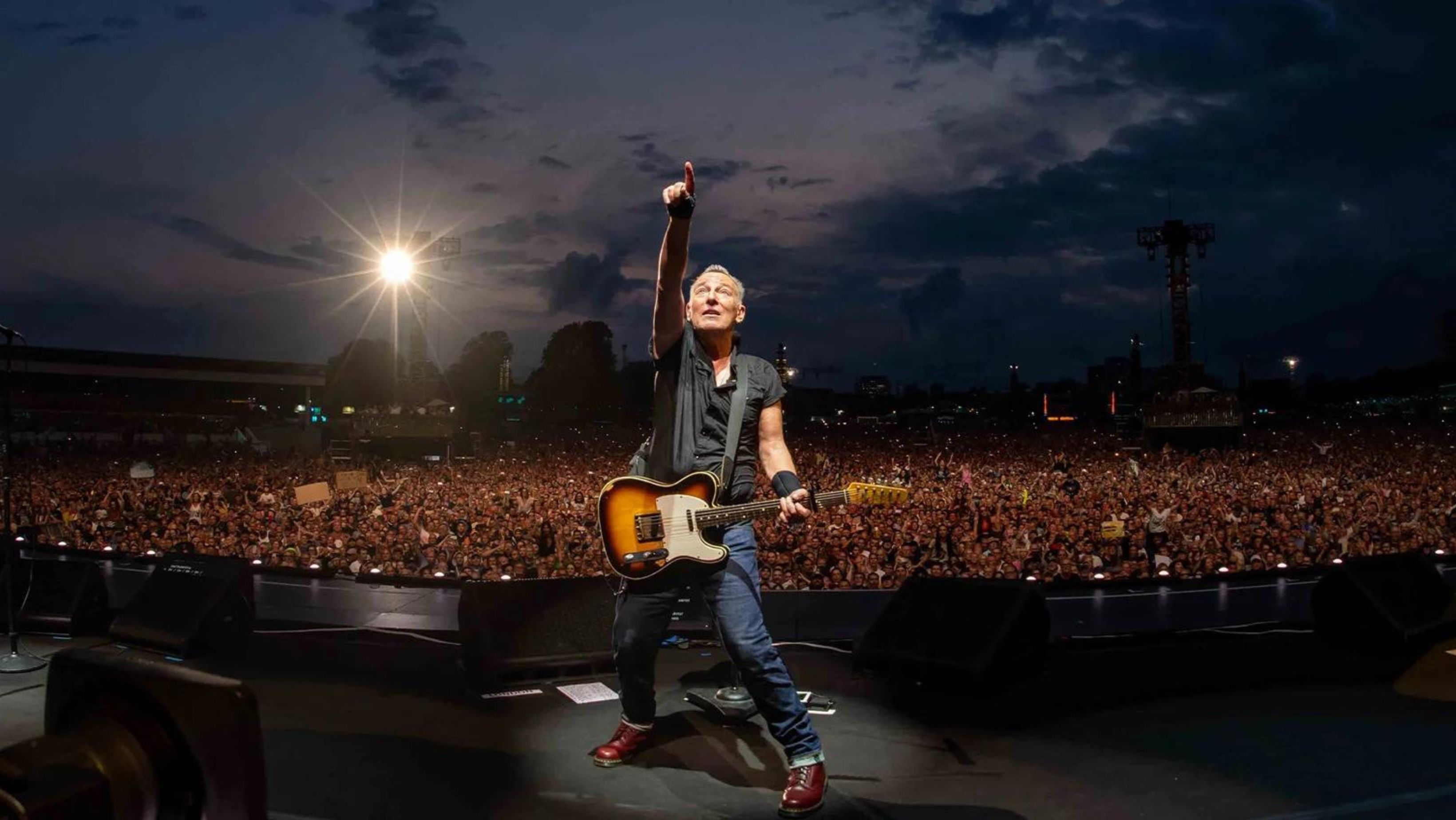 The Boss Is Back Bruce Springsteen Returns To Prague After 12 Years   Bruce Springsteen Prague 2024 