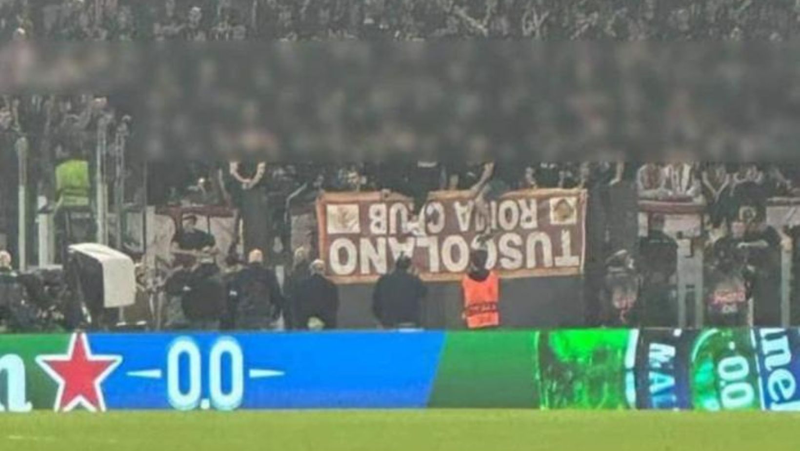 Roma ultras stand up for Slavia Prague fans after ban - Football Italia