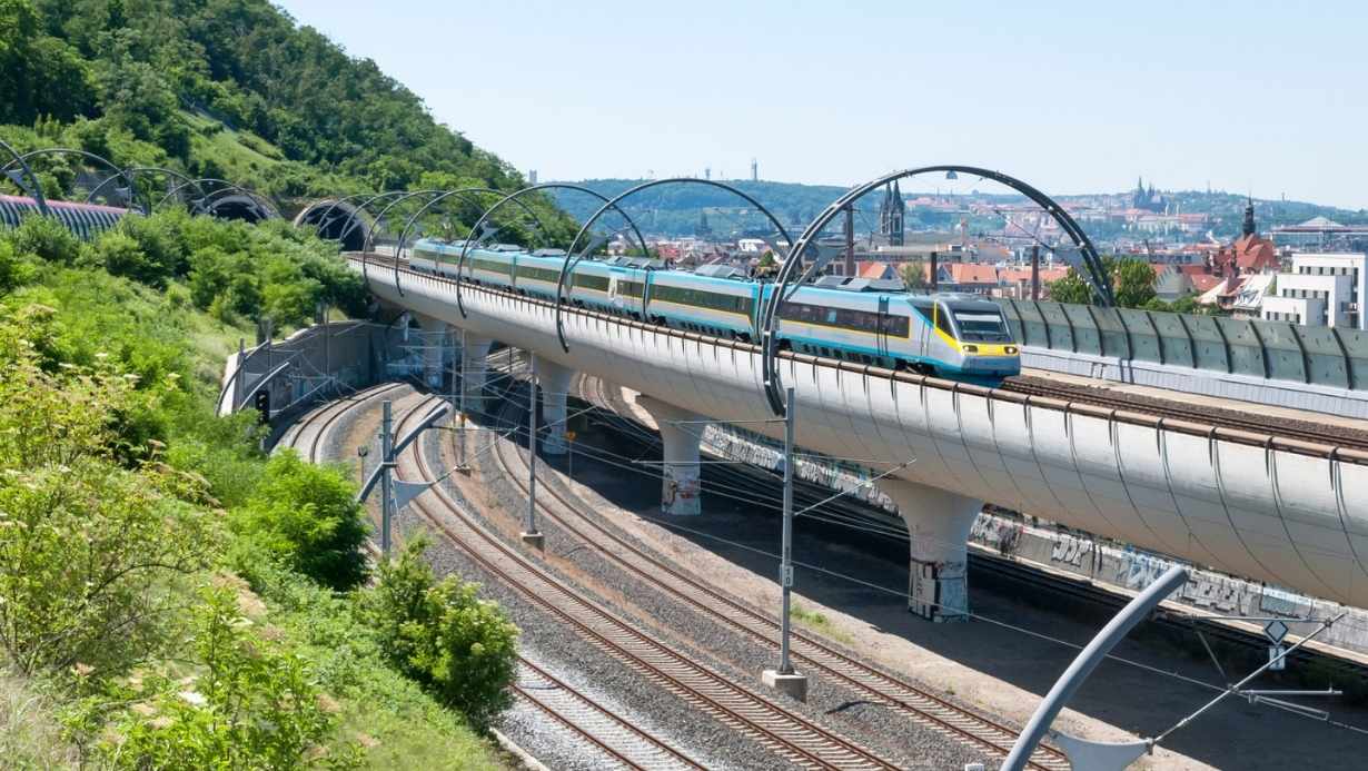 Zdrží obyvatelé tohoto českého města první vysokorychlostní železnici v zemi?