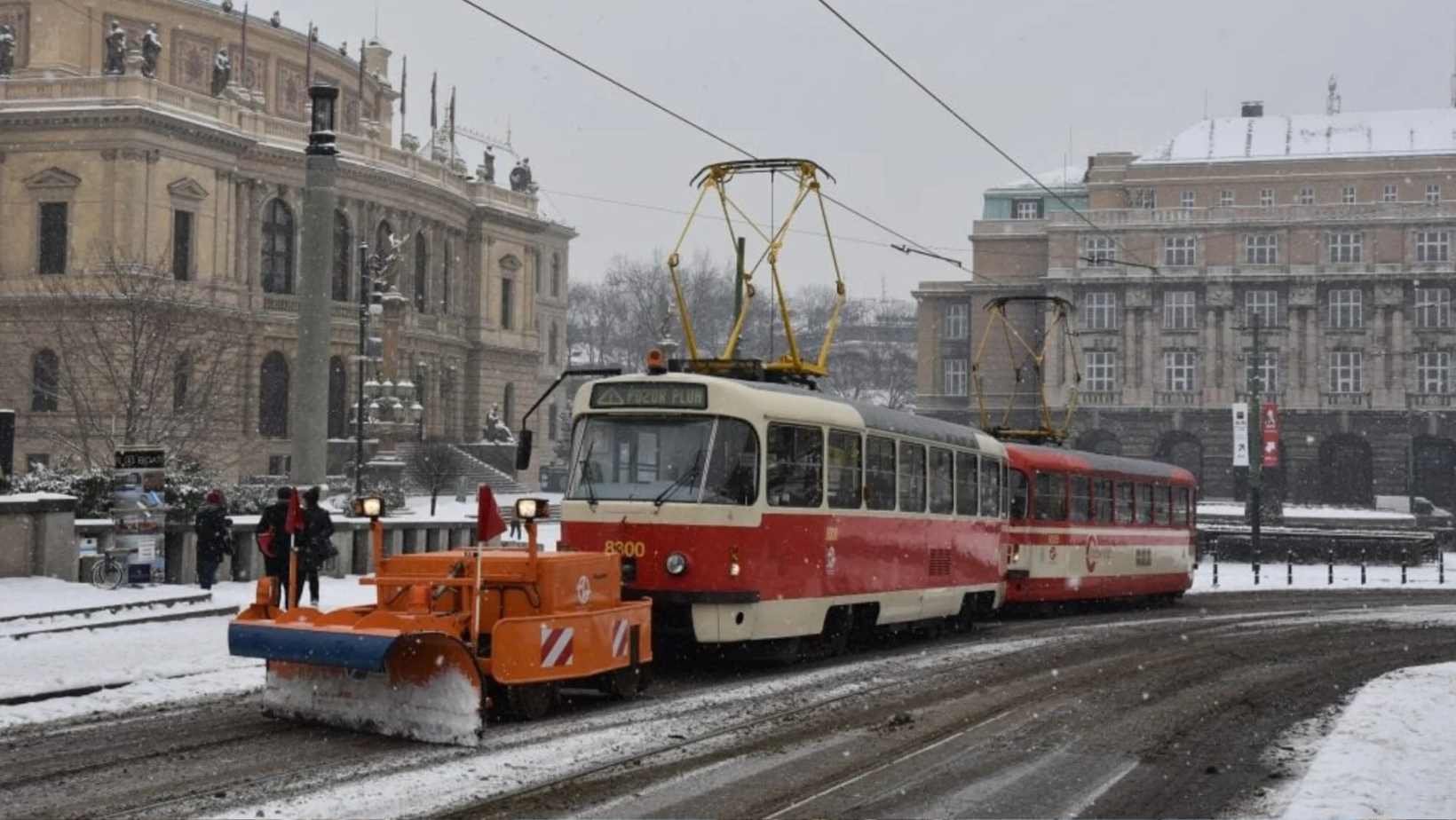 VIDEO: How Prague Uses Special Trams to Fight Heavy Snow