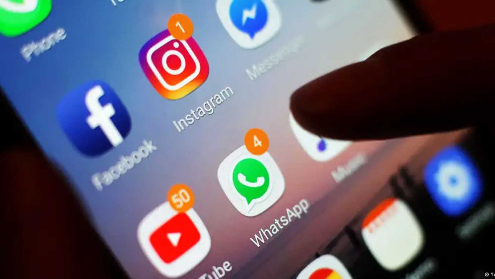 Under 15 Offline? Czech Government Debates Social Media Ban