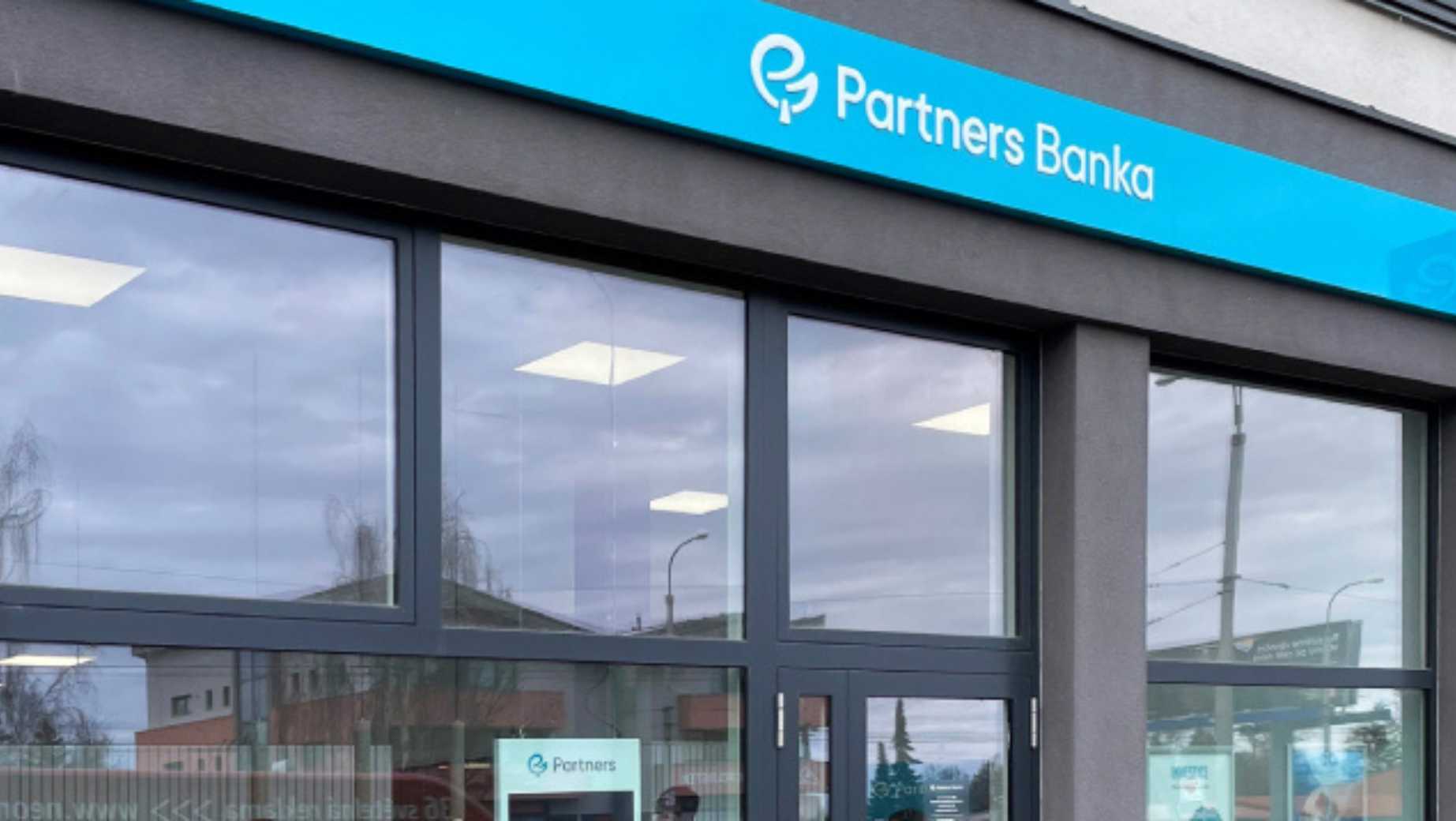 Czech Bank Challenges Revolut With New Multi-Currency Service