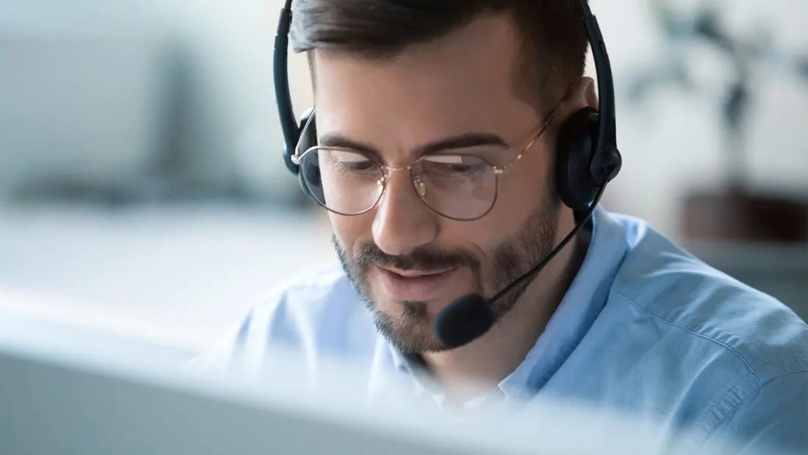 Hotline for Foreigners in Czechia: Tips to Save Time and Frustration