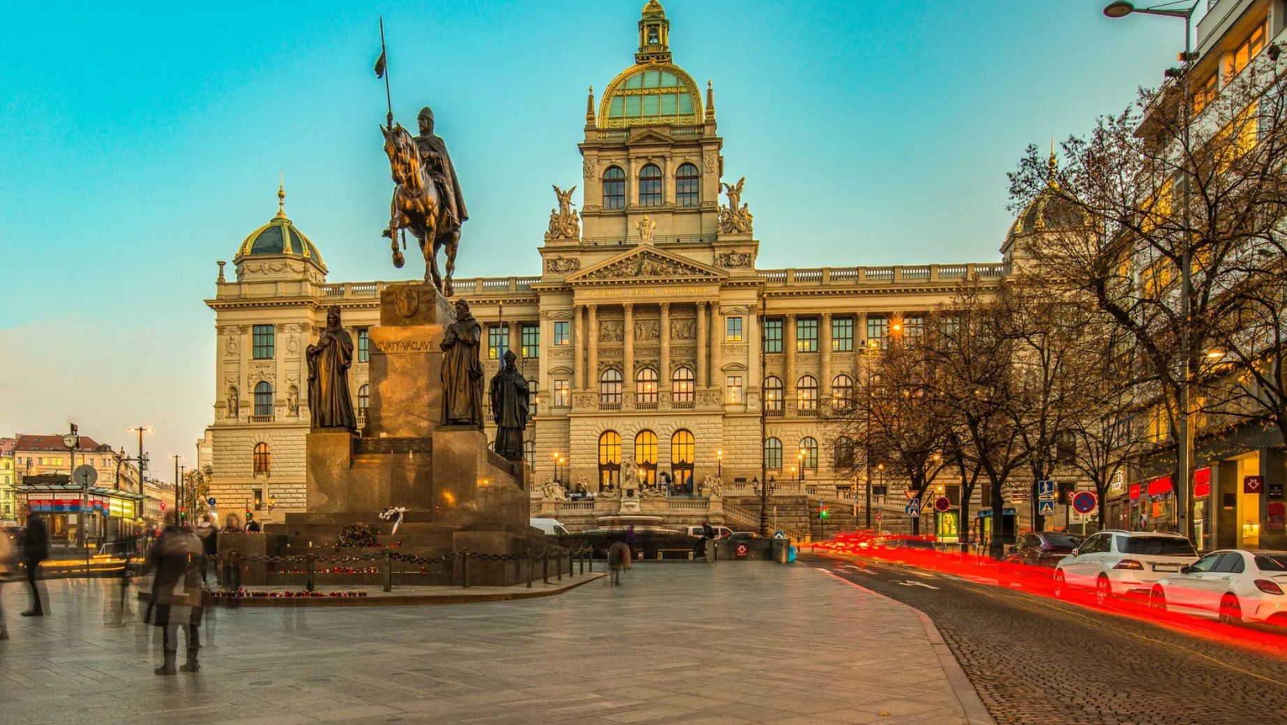 Prague Study Reveals How Much Waste Tourists Leave in the City Center
