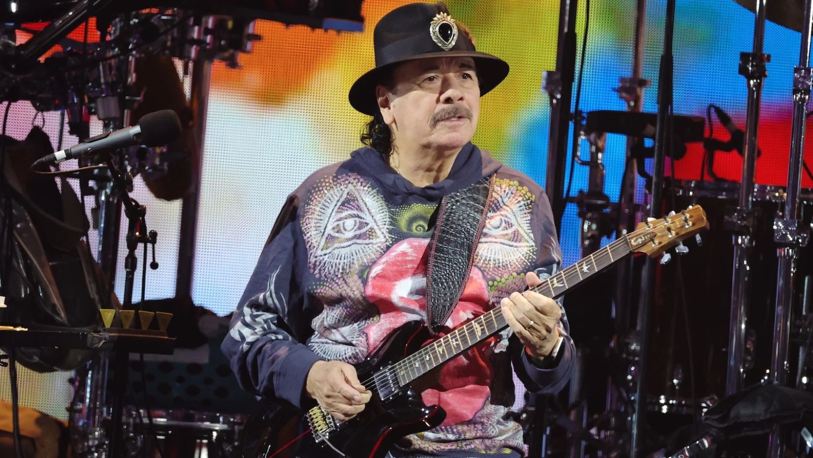Guitar Legend Carlos Santana to Return to Czech Republic in 2027